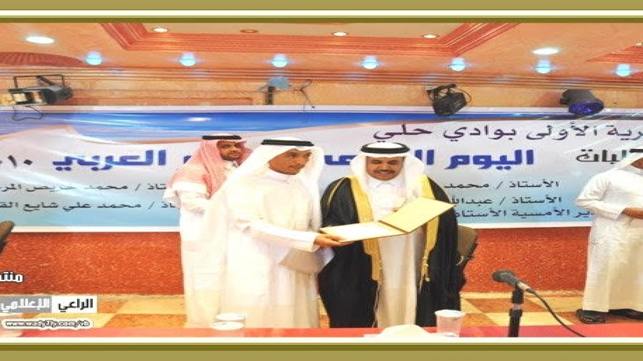 مع محافظ القنفذة السابق فضا بن بين البقمي خلال أمسية وادي حلى الأولى ٢٠١٠ م
