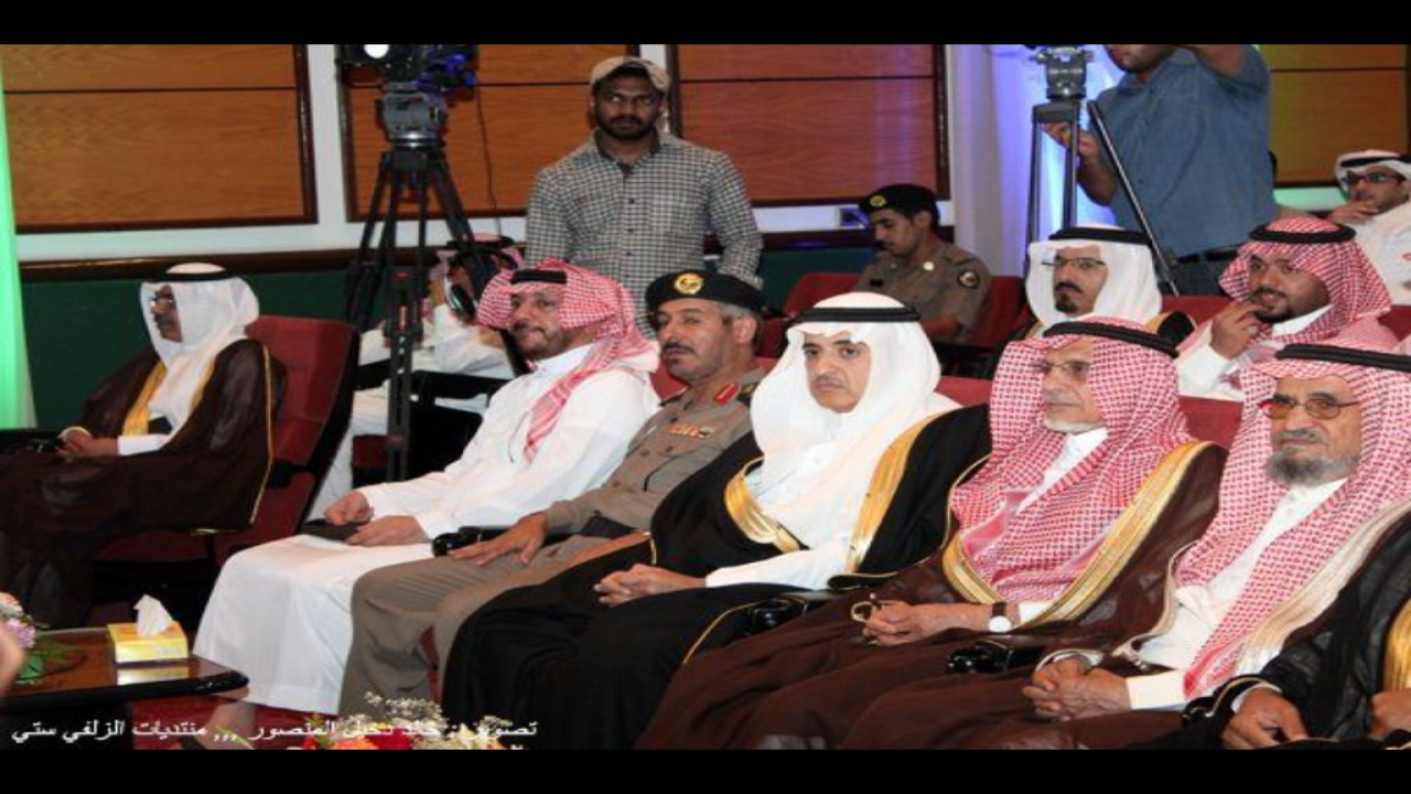 صورة تذكارية : الشاعر  / عبدالرحمن غانم الدوسري في احتفال ( وفاء إنسان ) المقام من قبل جمعية إنسان لرعاية الأيتام بالرياض لتكريم  الجهات الإعلامية والأفراد المشاركين في دعم المؤتمر الأول لرعاية الأيتام