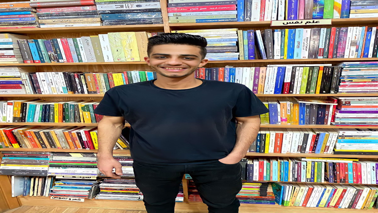 فارس رجب شاب من محافظة الإسكندرية حاصل علي بكالوريوس نظم معلومات اداريه بجانب مجاله هواية " القراءة والكتابة " وبدأ بإصدار أول أعماله عام 2022وأحب التأليف من خلال مشاهدة الأفلام وقراءة الكتب والقصص والروايات، وتميز "فارس" بالكتابة الصادقة المعبرة فيكتاباته، وأعجب به الكثير من المتابعين وأصبح له عدد كبير من المتابعين من مختلف دول العالم علي مواقع التواصل الإجتماعي ، و يأمل "فارس" ان تاخذ كتابته لتصبح مطلع لجميع الفئات العمرية ، و ان يأخذوا منه نموذج للكاتب المصري الأصيل ، واهم اعماله الموجودة حالياً "فلسفة الإنسان المُعاصر  ، نشأة الألعاب الشهيدة"