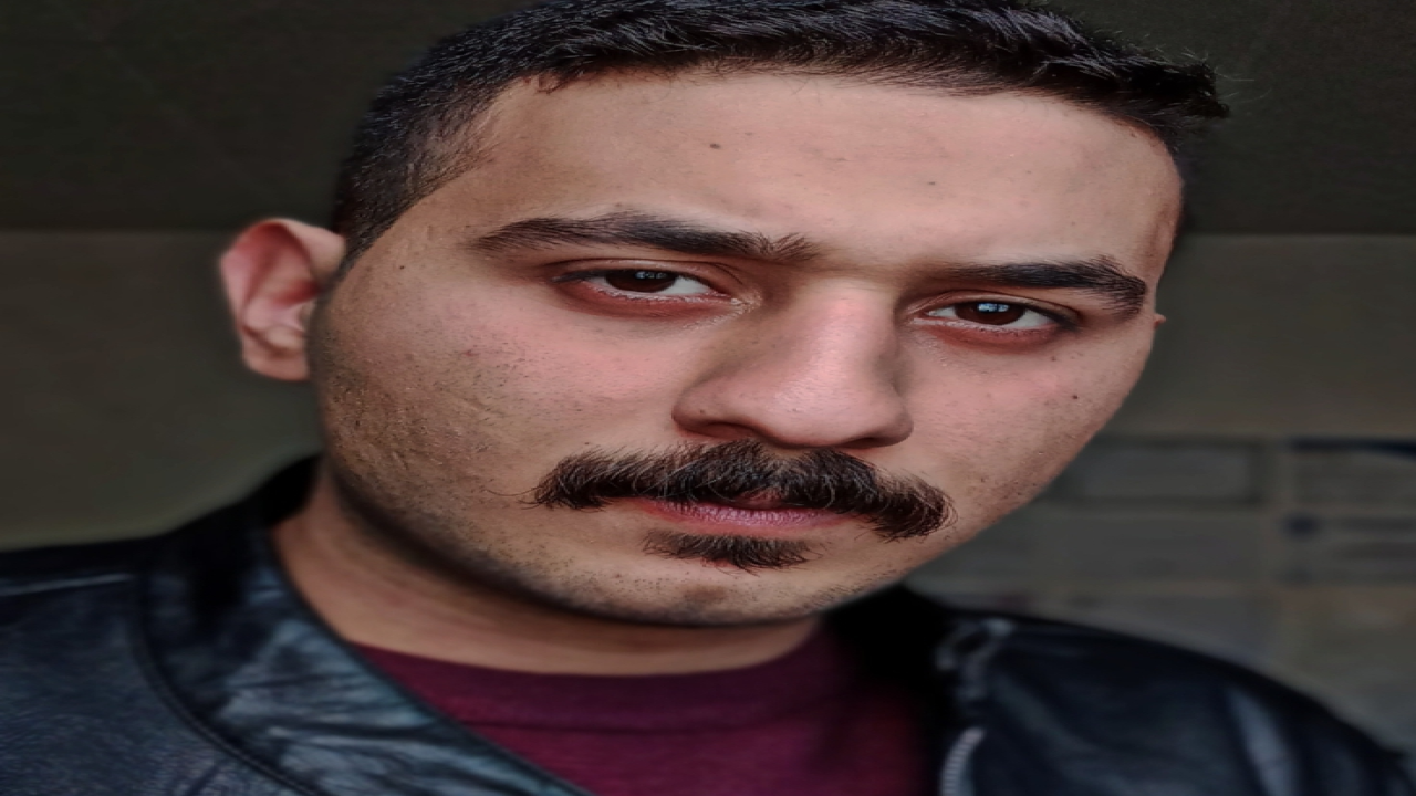 صورة للشاعر والكاتب ازر حسن